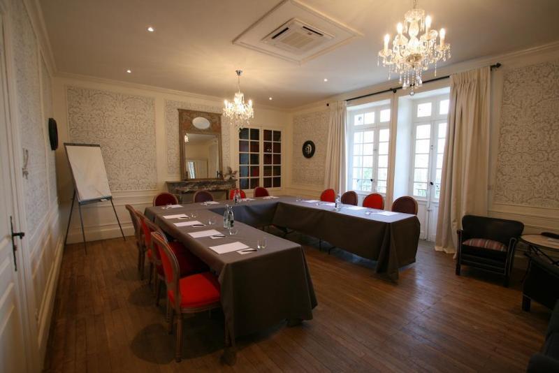 Chateau Les Oliviers De Salettes Charols Exterior foto